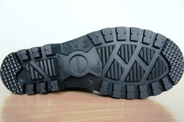 Fabricant de bottes isolantes en caoutchouc pour chaussures de travail domestiques Pologne - diapositive 05